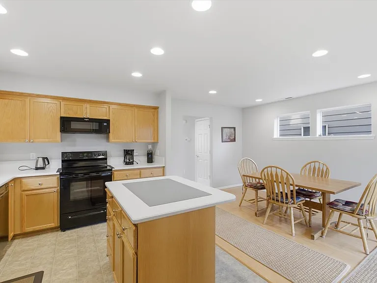 3519 SE Quayside St — Photo 12
