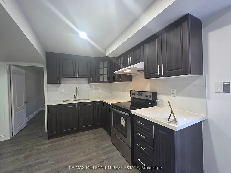 42 Cranbrook Cres #BASEMENT — Photo 18