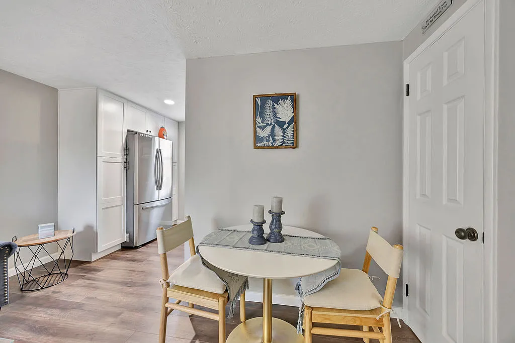 2 bed, 700 sqft, $2,000 — Photo 4