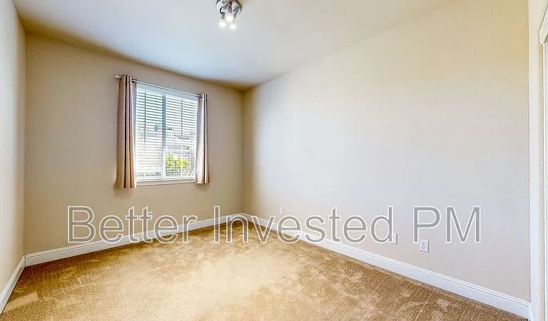 1221 Castellana Ln — Photo 12