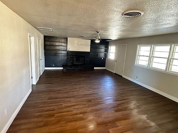 5th image of 1006 W Van Buren Ave
