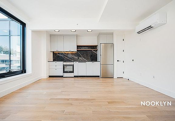 4th image of 250 Gold St #1299