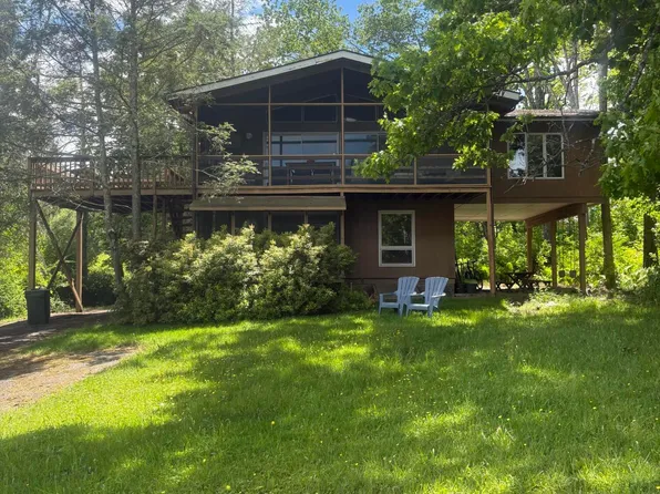 805 Fairway Ct, Lords Valley, PA 18428