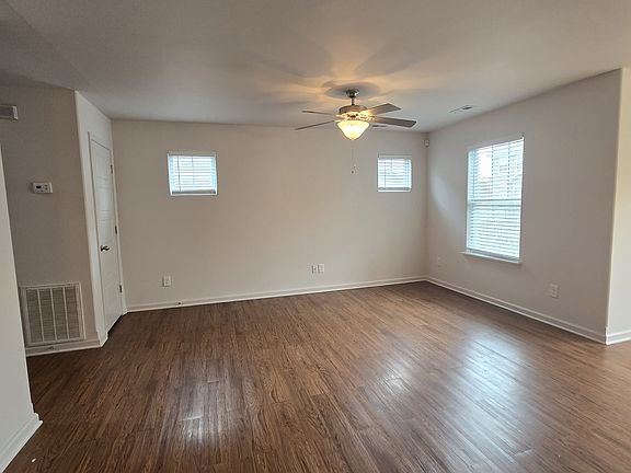 4th image of 384 White Oak Trce