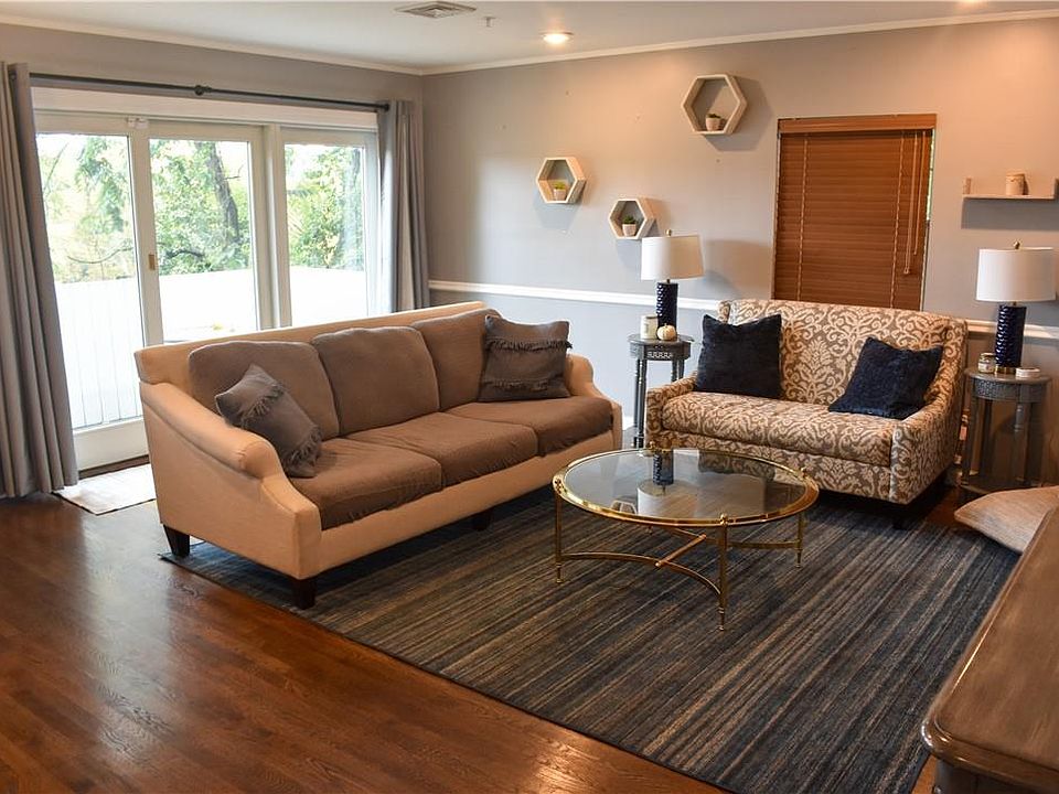 1st image of 8 Nob Hill Drive