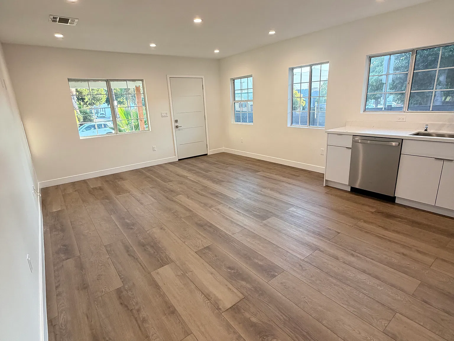 2 bed, 910 sqft, $2,950 — Photo 3
