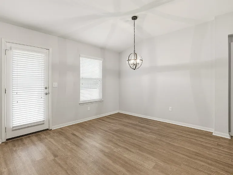 351 Musgrav — Photo 9