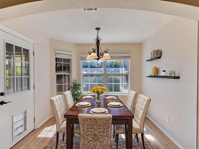 2901 Warwick Way — Photo 3