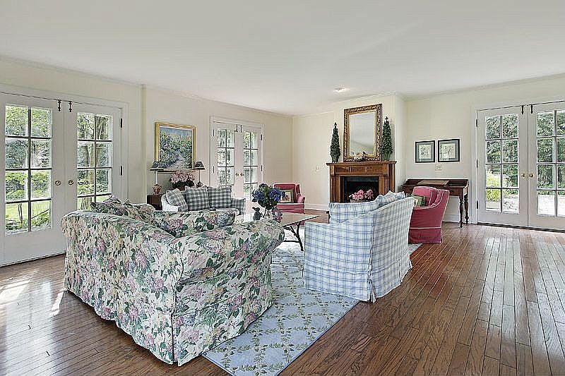 1st image of 1045 W Summerfield Dr