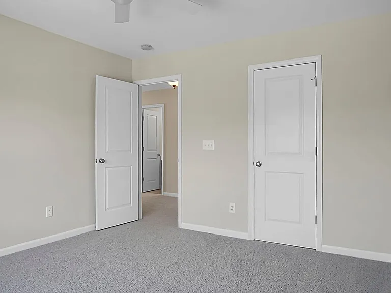 8003 Henderson Rd — Photo 32