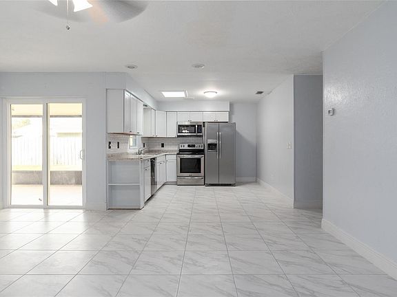 Dining area to kitchen