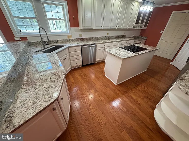 317 W Seminary Ave — Photo 7