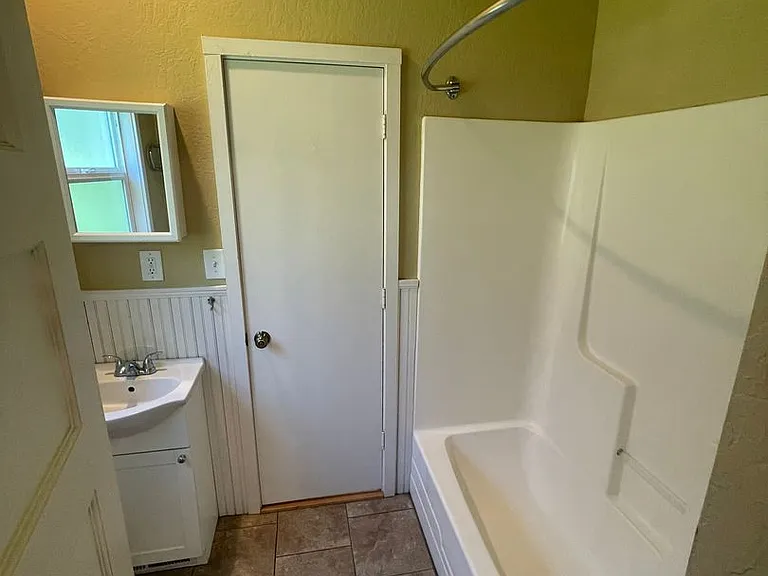 1318 Salem St — Photo 11