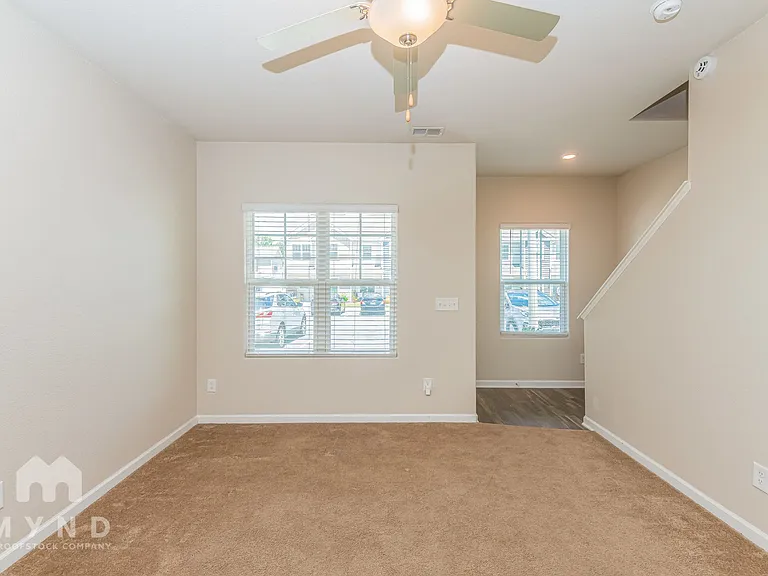 250 Yorktown Ln — Photo 5
