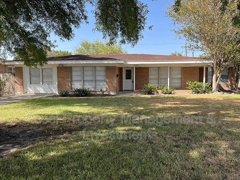 3 bed, 2.0 bath, 1951 sqft, $1,400 — Photo 1