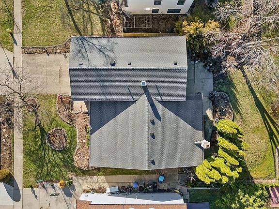 4th image of 18 Hesterman Dr