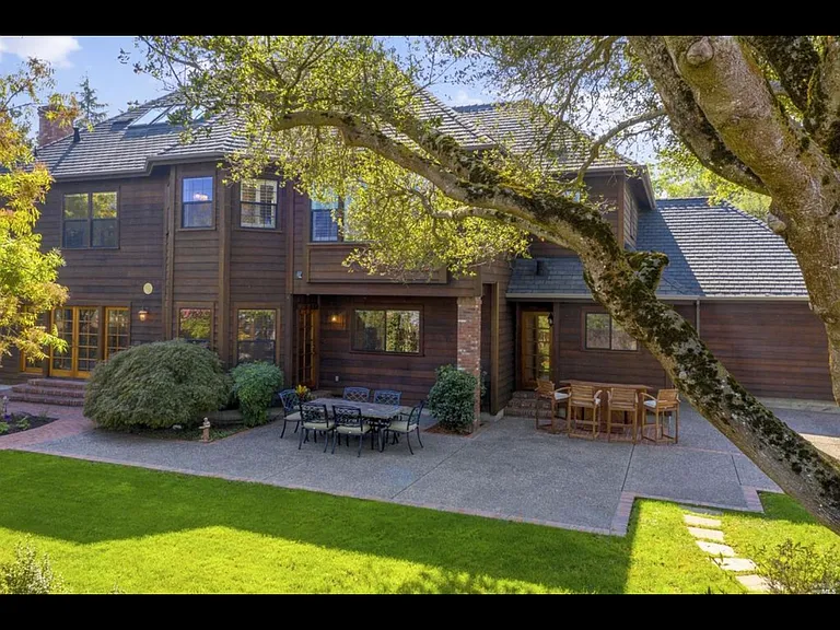 4300 Heritage Ln — Photo 44