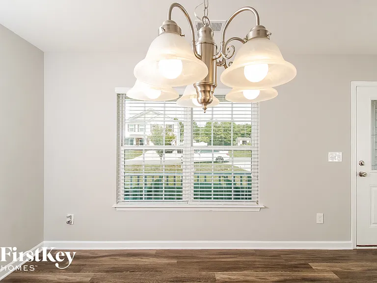 227 Sawyer Ln — Photo 3