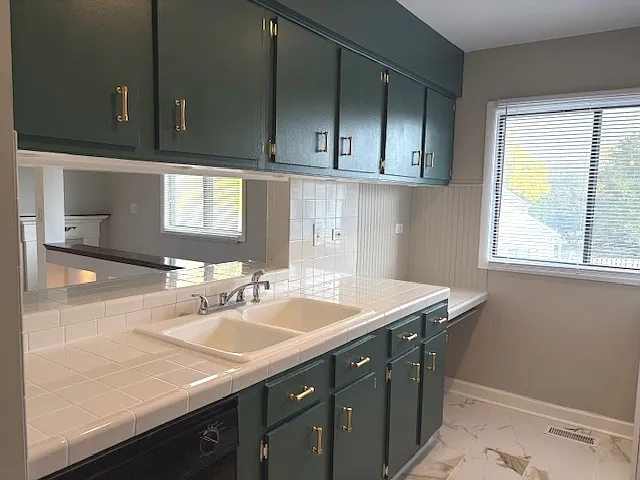2S717 Winchester Cir E #4 — Photo 7