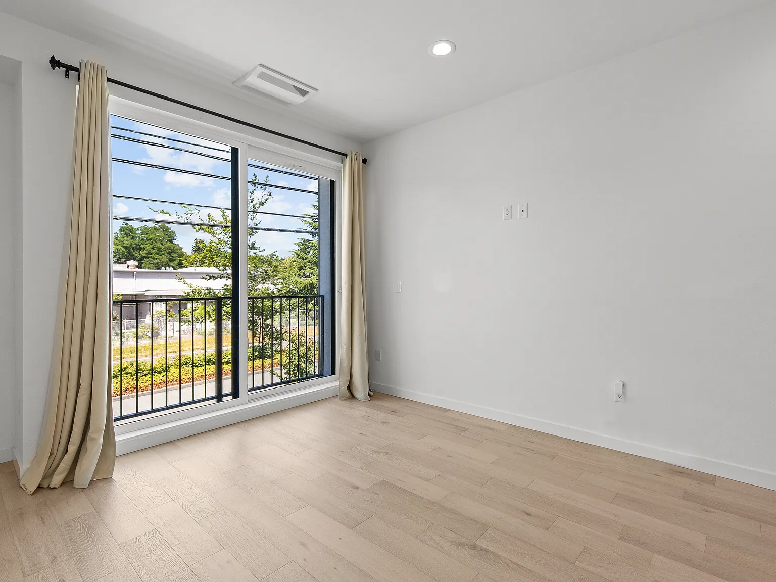 2 bed, 1524 sqft, $3,995 — Photo 3