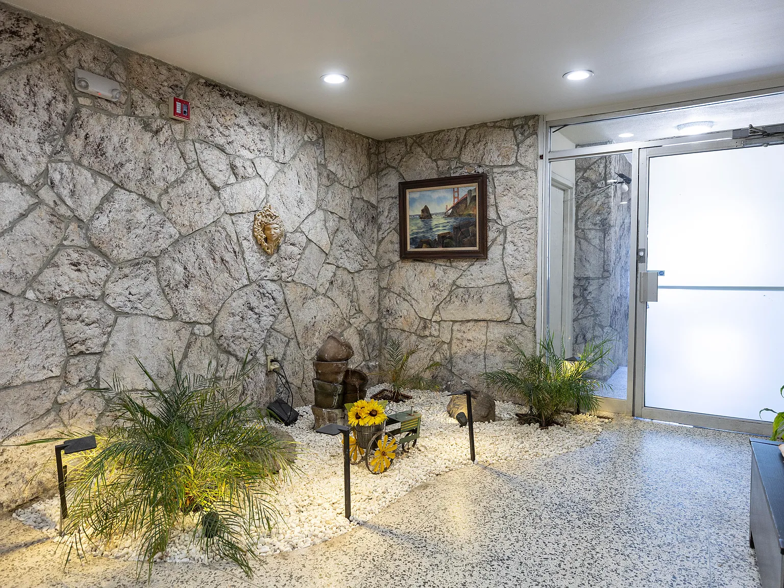 2 bed, $4,895 — Photo 4