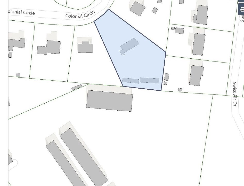 2nd image of 5204 Colonial Cir