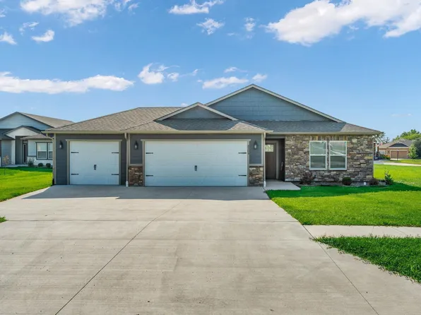 4309 SE Violet Ct, Topeka, KS 66609