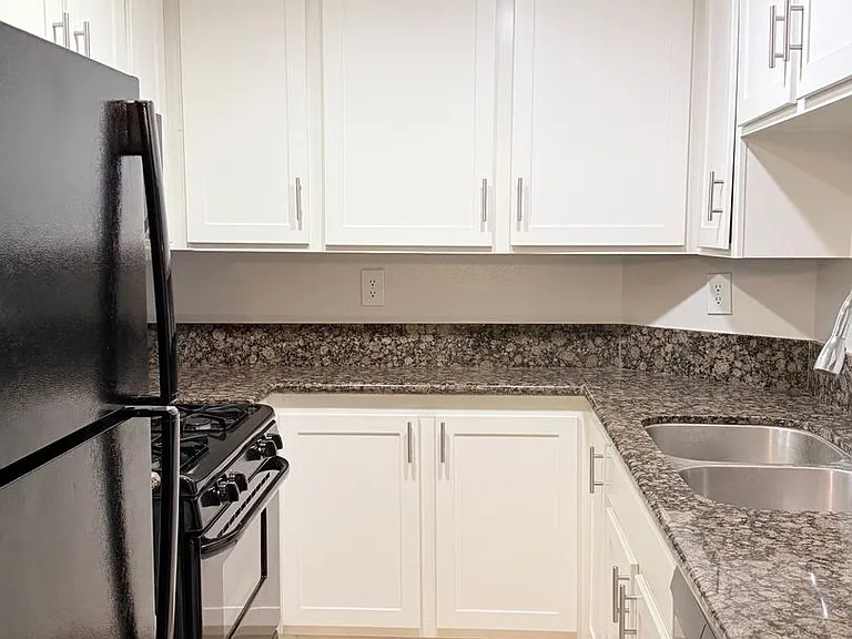 8715 Burton Way - Urban Feel Charming 2 bed 2 bath — Photo 25