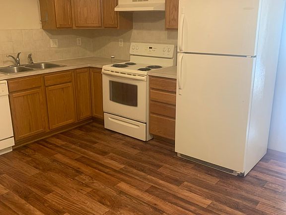2nd image of 3370 N Governeour Cir