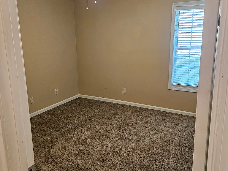 147 Edgemont Dr — Photo 11