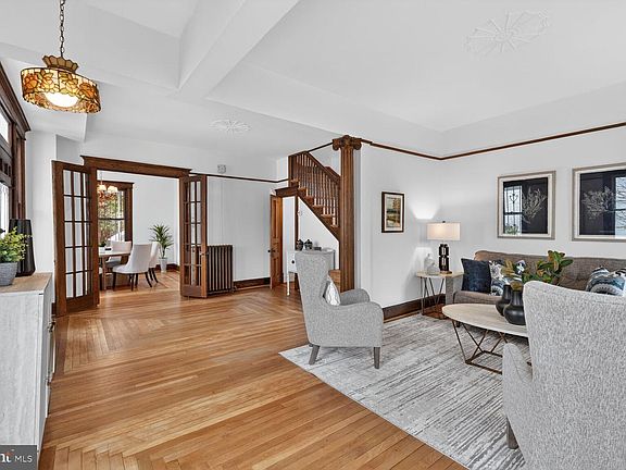 4th image of 2322 37th St NW