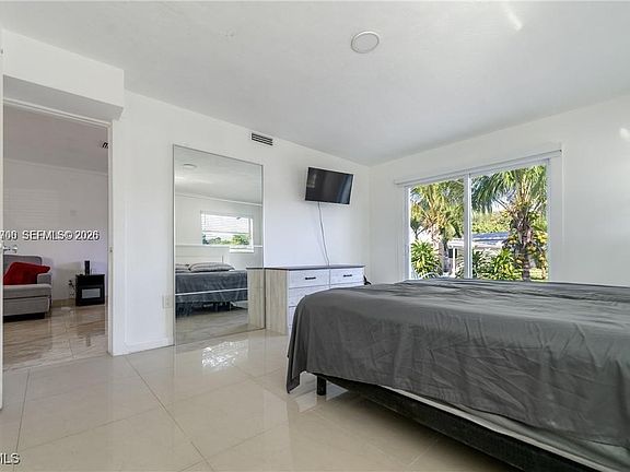 3rd image of 947 NE 149th St #1