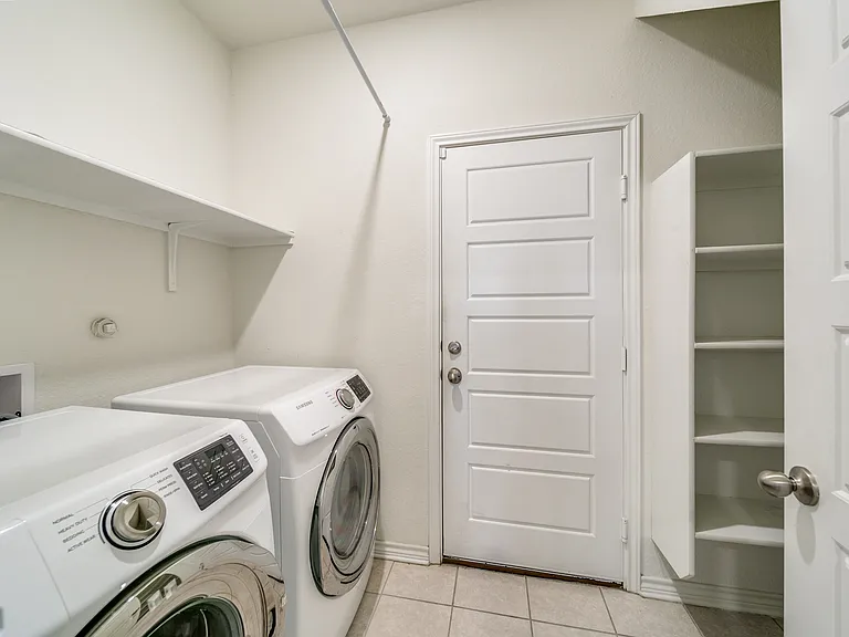 2423 Lazo Smt — Photo 10