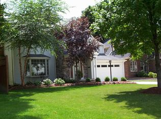 21093 Lake Rd, Rocky River, OH 44116