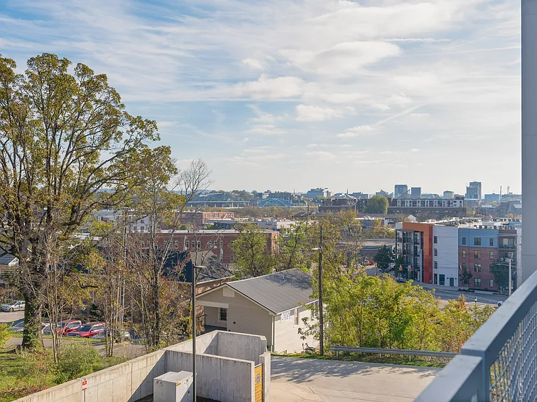 411 Fairpoint St #306 — Photo 25