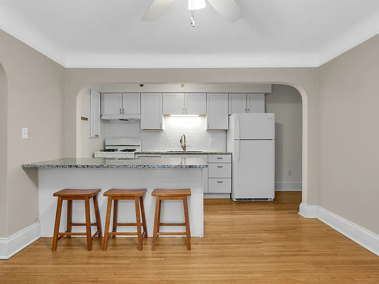 1889 Carroll Ave #3 — Photo 1
