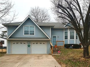 2416 Garland St, Leavenworth, KS 66048
