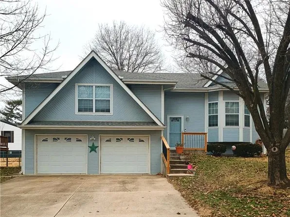 2416 Garland St, Leavenworth, KS 66048