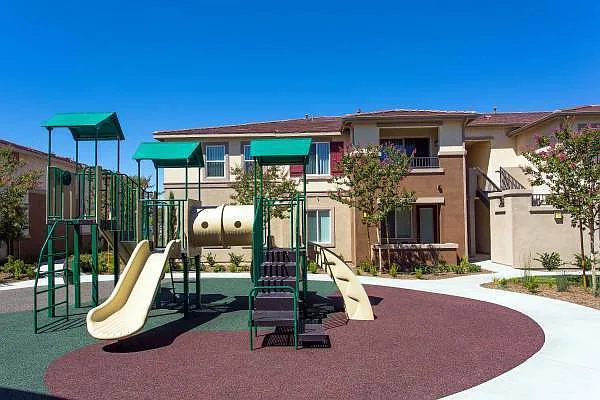 Avila Apartment Homes — Photo 28