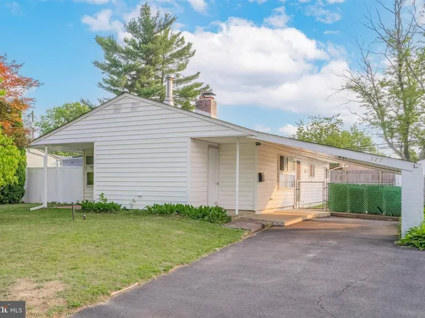 127 Gable Hill Rd, Levittown, PA 19057