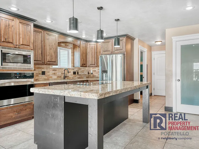 5215 Kymball Dr — Photo 4