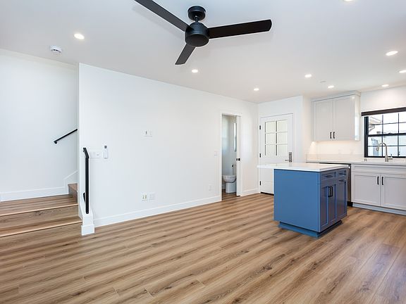 2nd image of 2610-2612 Juan St #2612-1