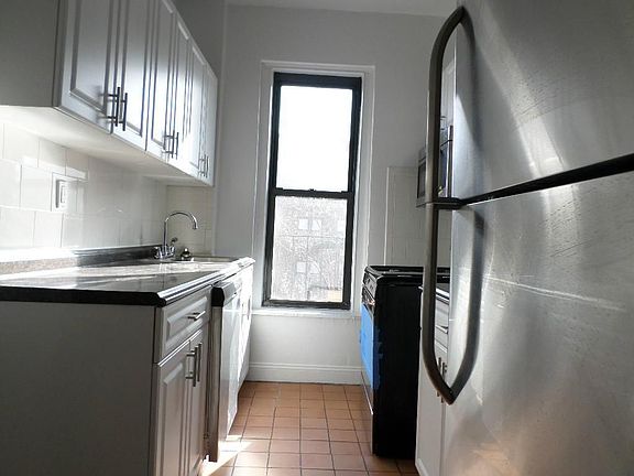 3rd image of 2907 31st Ave APT 4B
