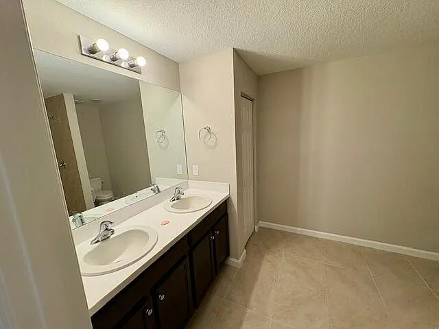 202 SW Aldoro Pl — Photo 15