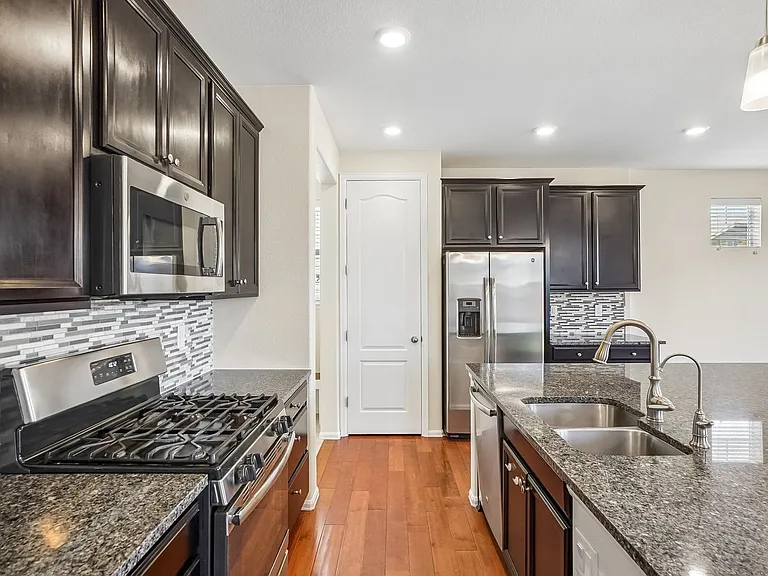 15017 Chicago St — Photo 21