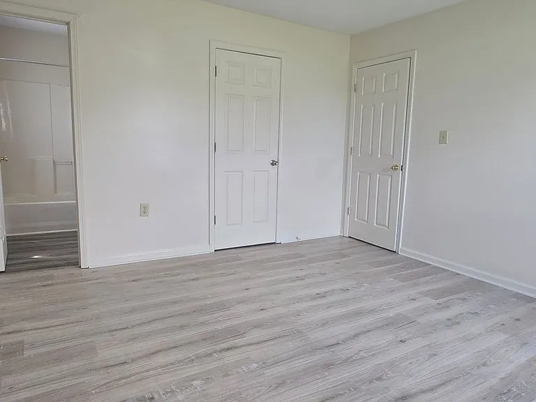 122 Madison Spgs — Photo 6