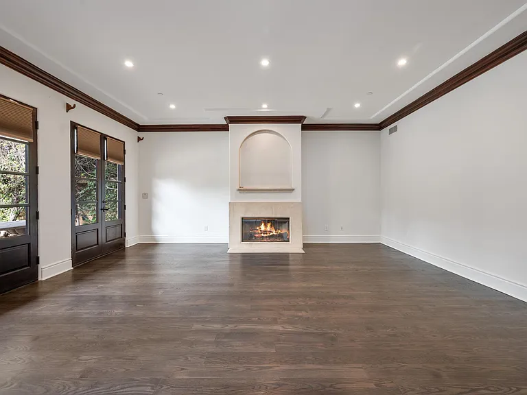 305 N Palm Dr — Photo 59