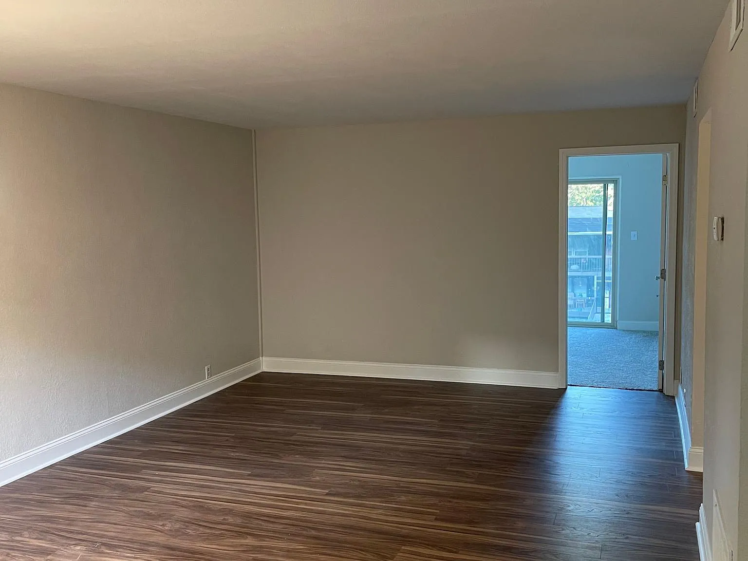 2 bed, 935 sqft, $1,600 — Photo 2