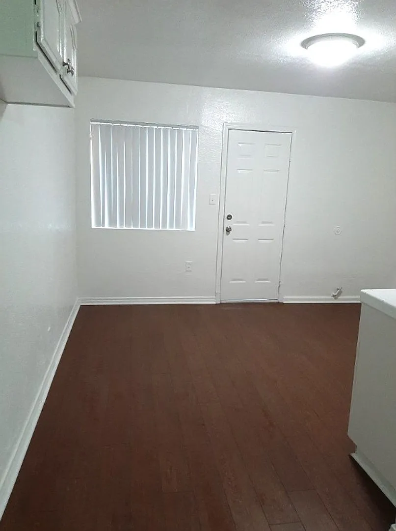 2 bed, 1.0 bath, 850 sqft, $2,450 — Photo 2