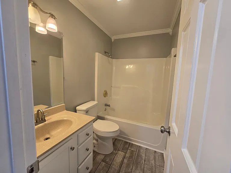 702 Westbrook Ct — Photo 12